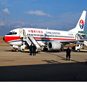 珠海金湾机场货运航空快运业稳步发展的原因是什么？